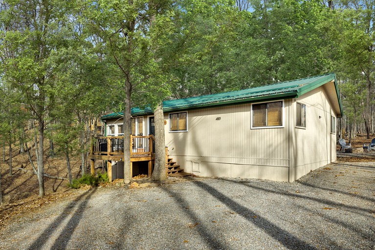 Spectacular Cabin with Fire Pit and Sauna in Hedgesville, West Virginia