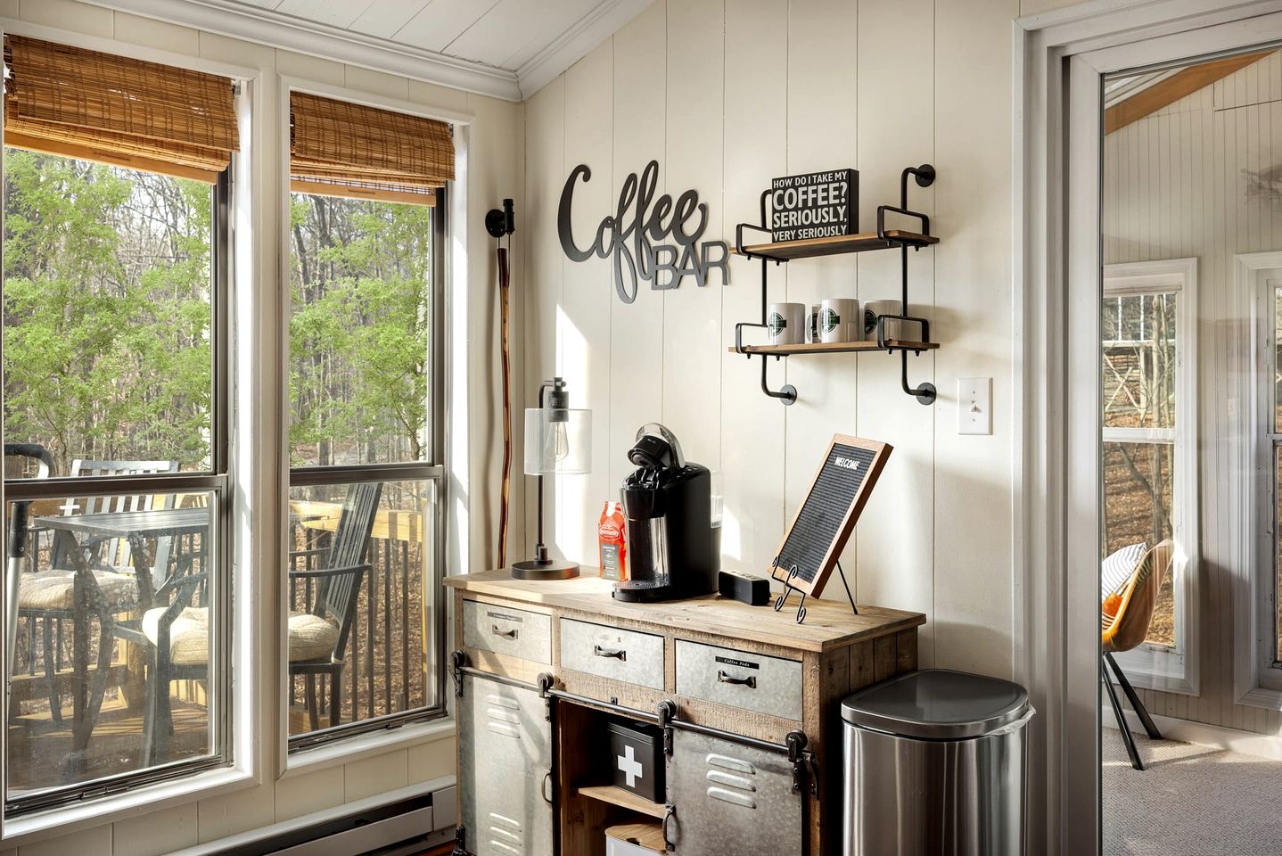 Spectatular Cabin with Sauna, Fire Pit and Modern Decor in Hedgesvile, WV
