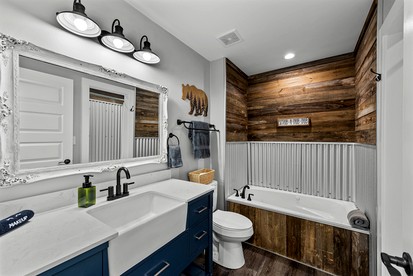 Spectacular Cabin with Home Theater and Fire Pit in Fort Payne, Alabama photo 3