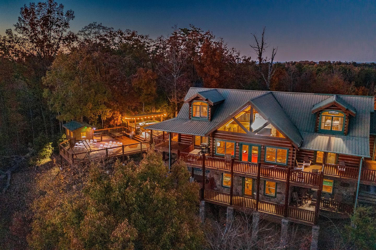 Spectacular Cabin with Incredible Indoor and Outdoor Spaces in Tennessee