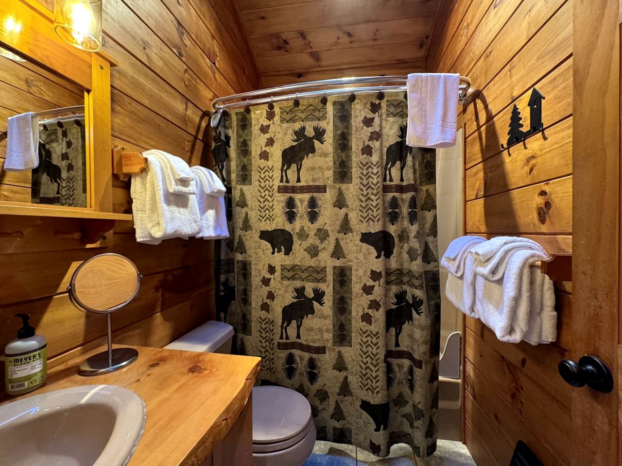 Spectacular Cabin with Retro Games and Awesome Sights in Madison, New Hampshire