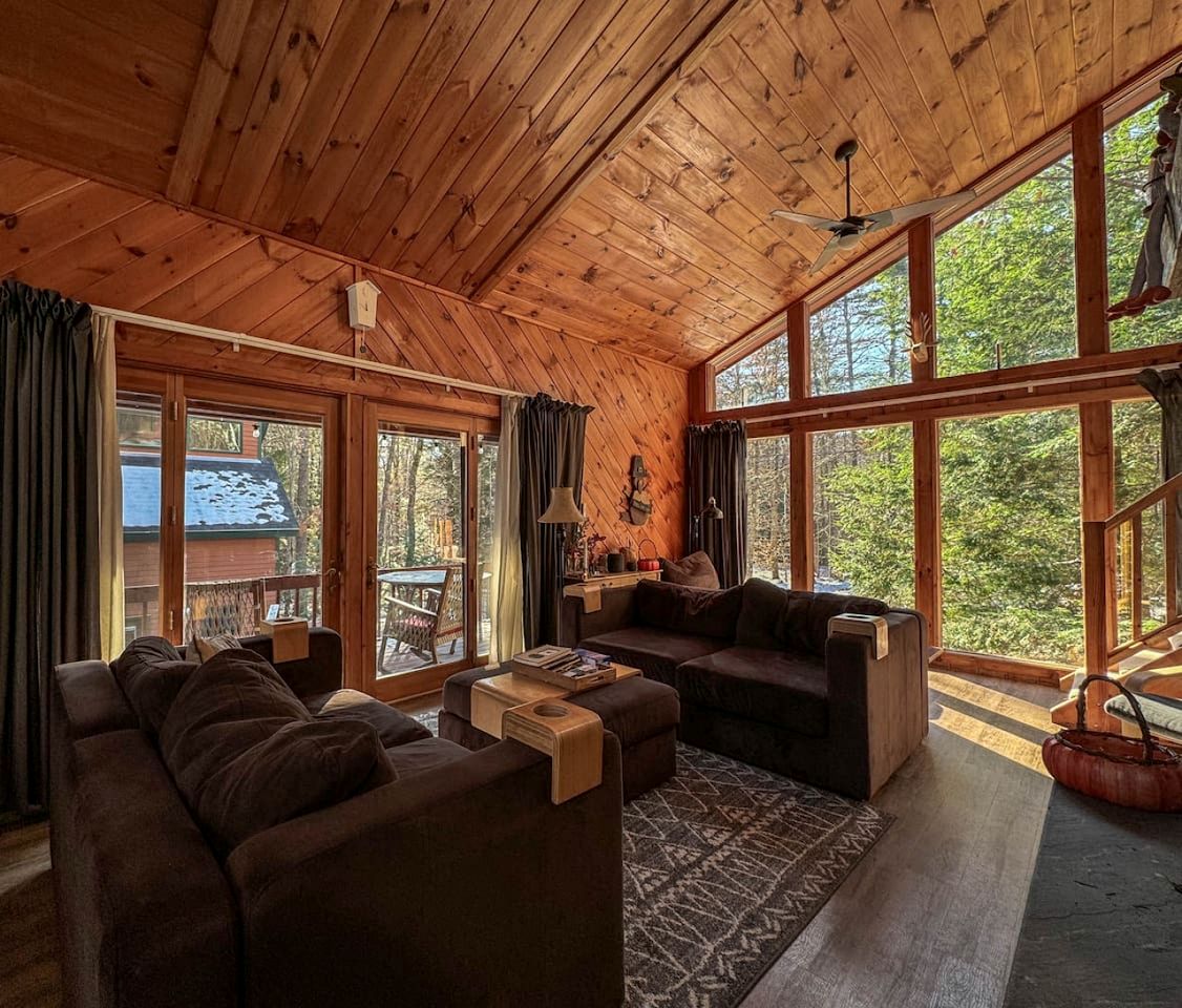 Spectacular Cabin with Retro Games and Awesome Sights in Madison, New Hampshire