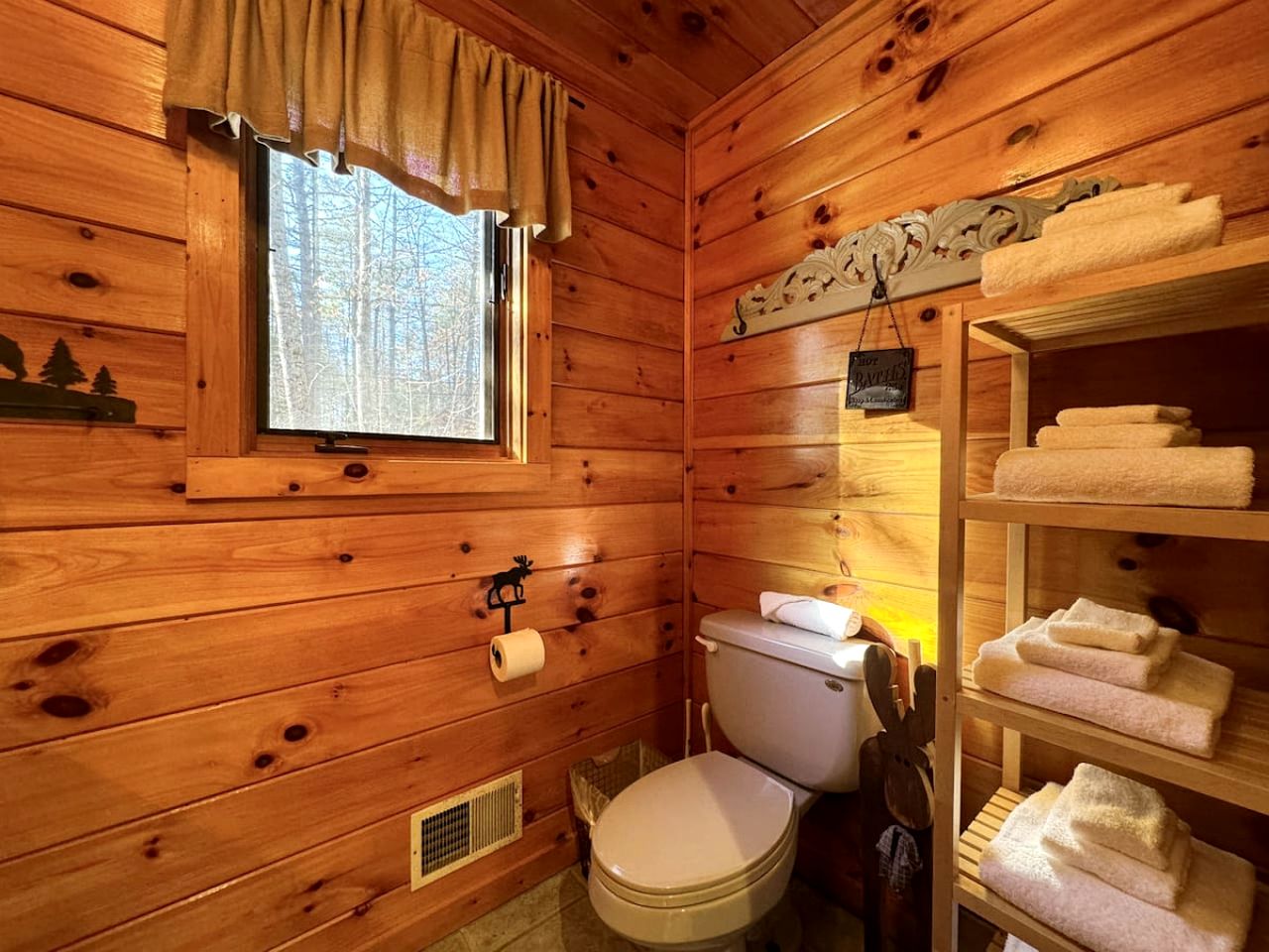 Spectacular Cabin with Retro Games and Awesome Sights in Madison, New Hampshire
