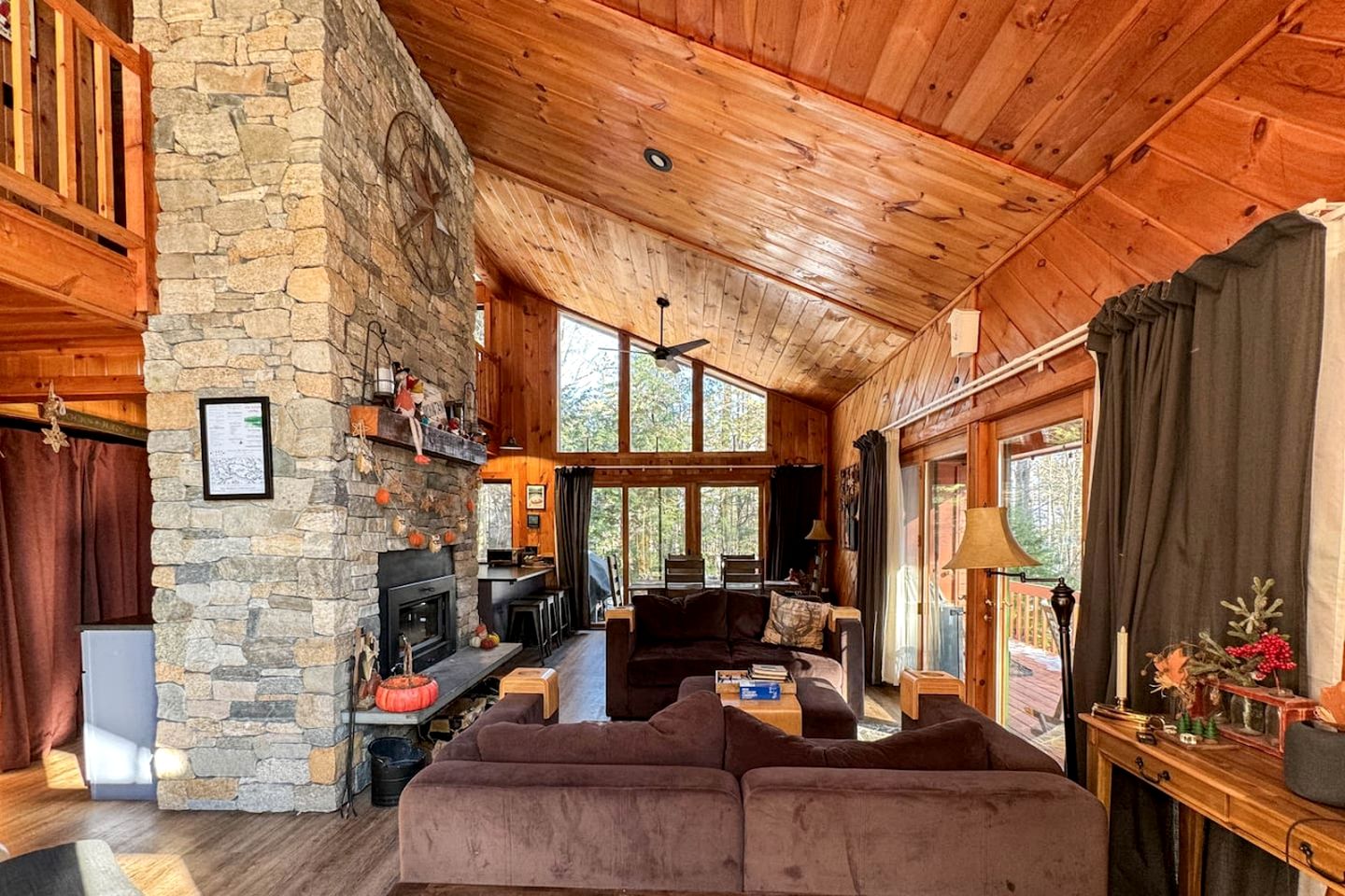 Spectacular Cabin with Retro Games and Awesome Sights in Madison, New Hampshire