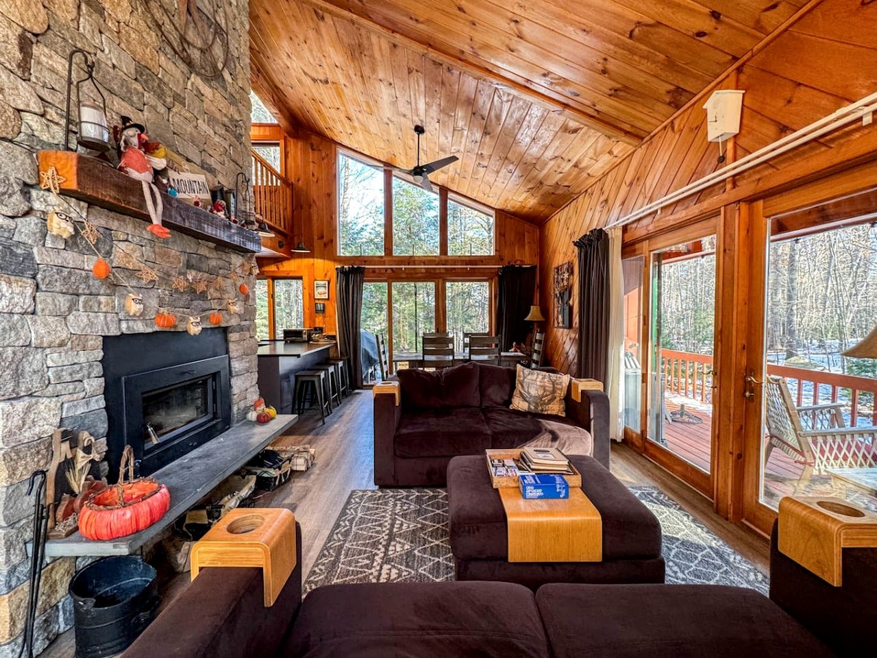 Spectacular Cabin with Retro Games and Awesome Sights in Madison, New Hampshire