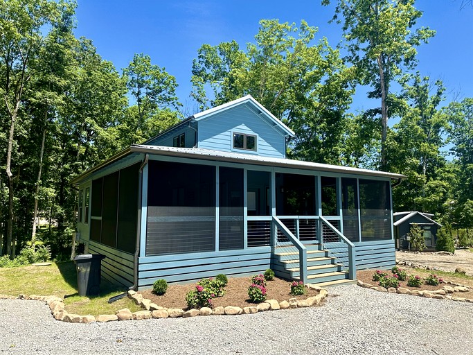 Spectacular Cabin Surrounded by Trees in Tracy City, Tennessee