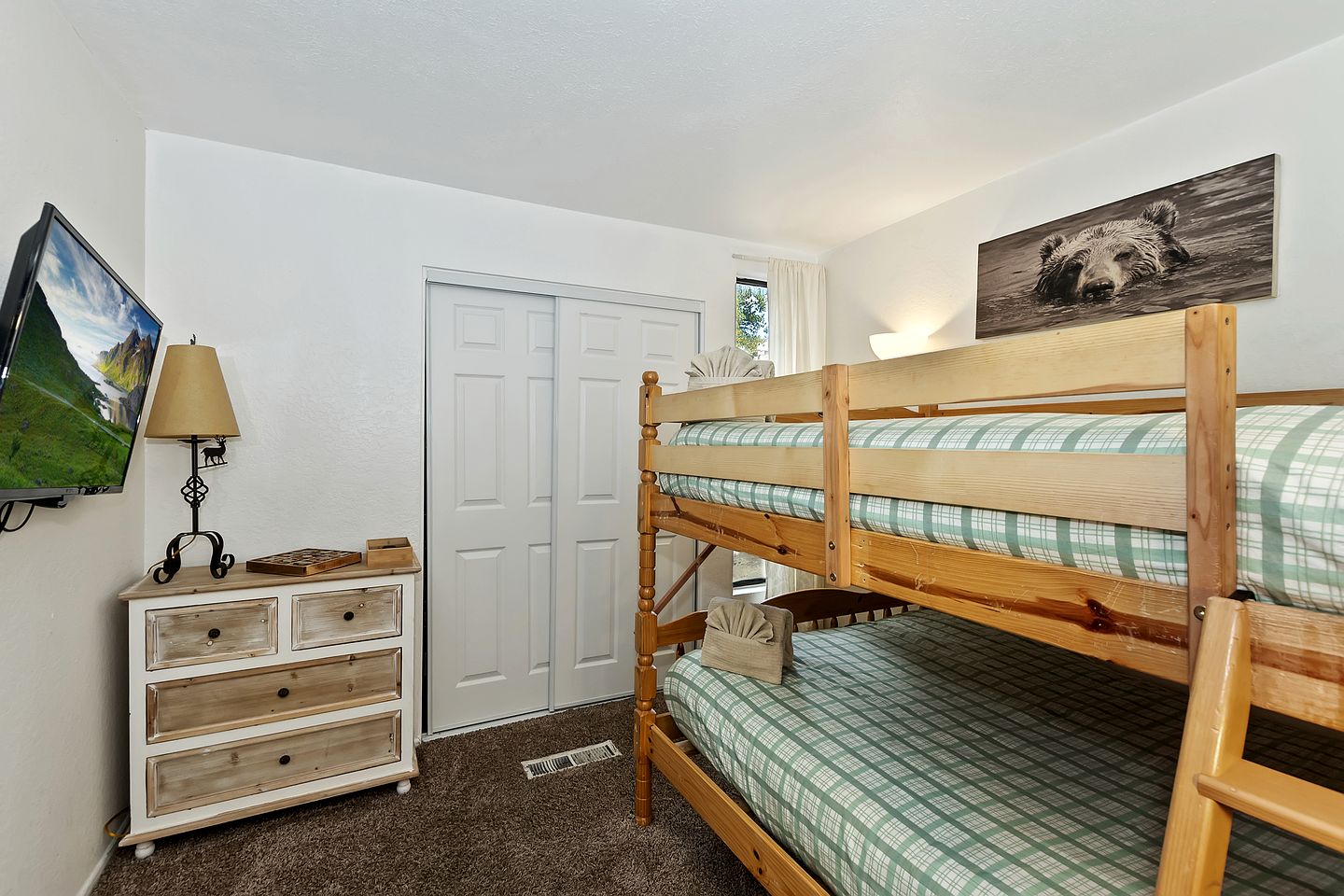 Charming Condo W/ Hot Tub & Pet Friendly