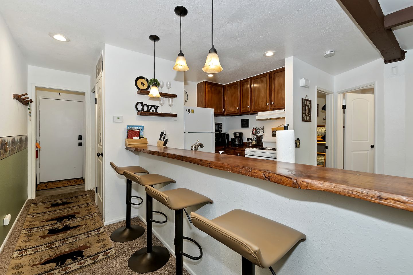 Charming Condo W/ Hot Tub & Pet Friendly