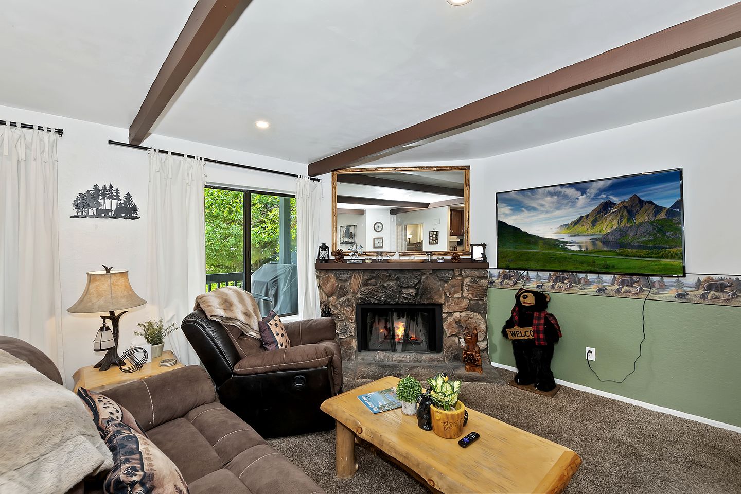 Charming Condo W/ Hot Tub & Pet Friendly