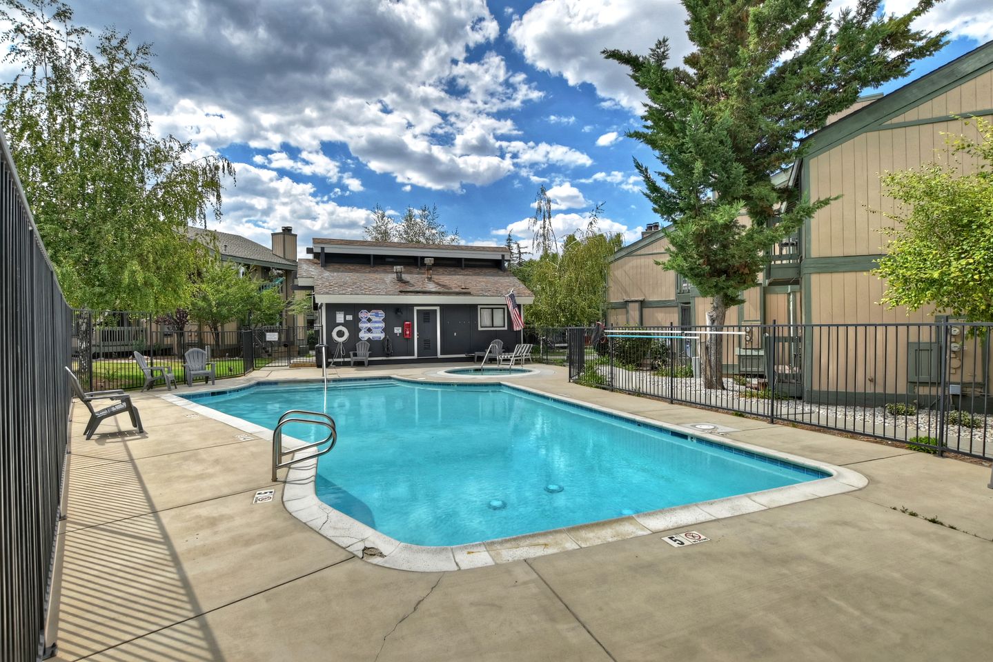 Charming Condo W/ Hot Tub & Pet Friendly