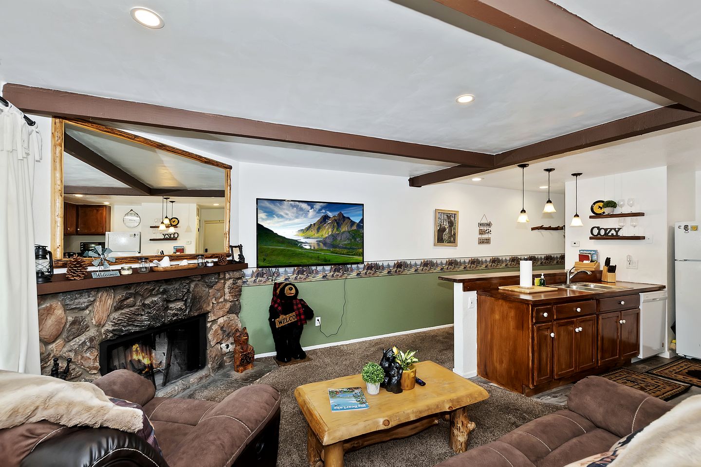 Charming Condo W/ Hot Tub & Pet Friendly