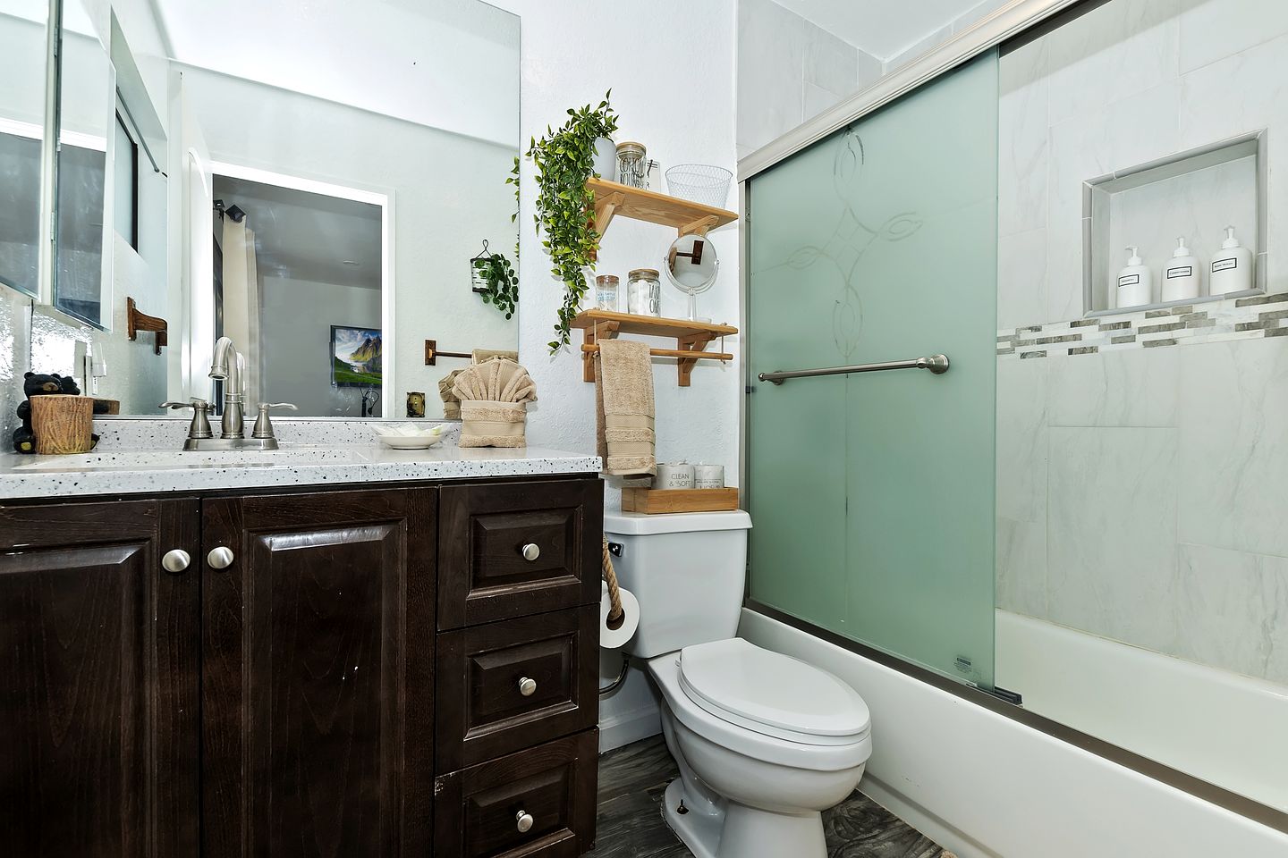 Charming Condo W/ Hot Tub & Pet Friendly