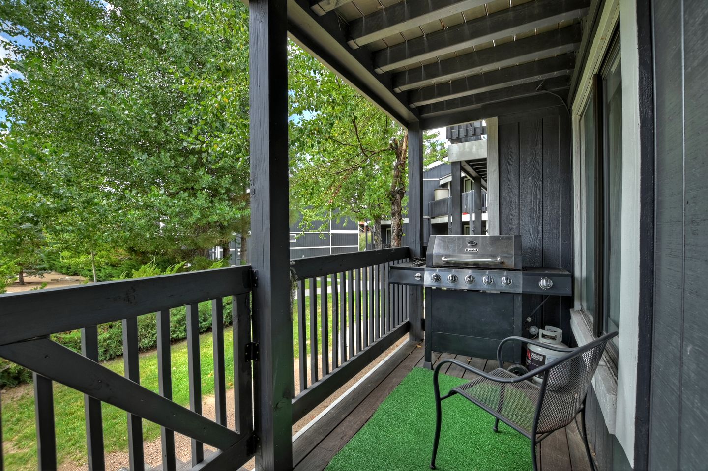Charming Condo W/ Hot Tub & Pet Friendly