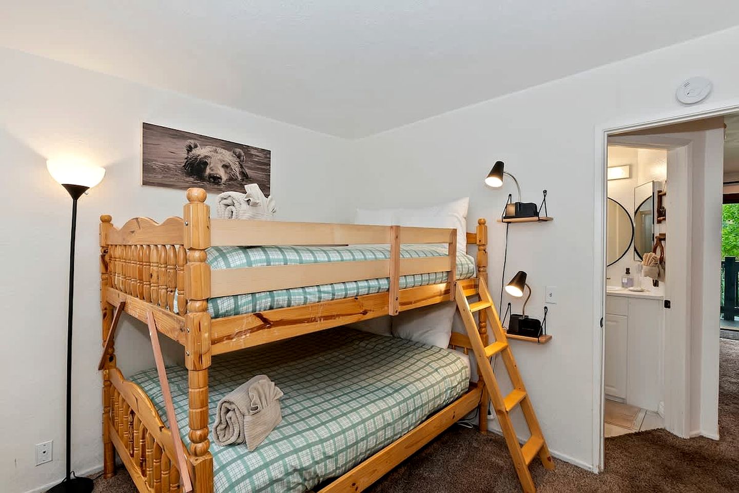 Spectacular Suite Close to Great Hiking Trails in Big Bear Lake, California