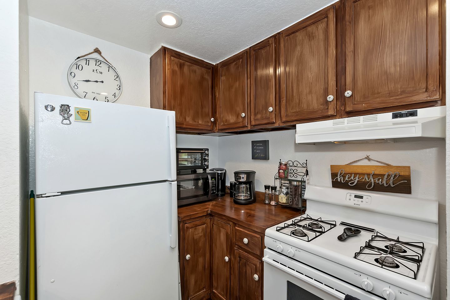 Charming Condo W/ Hot Tub & Pet Friendly