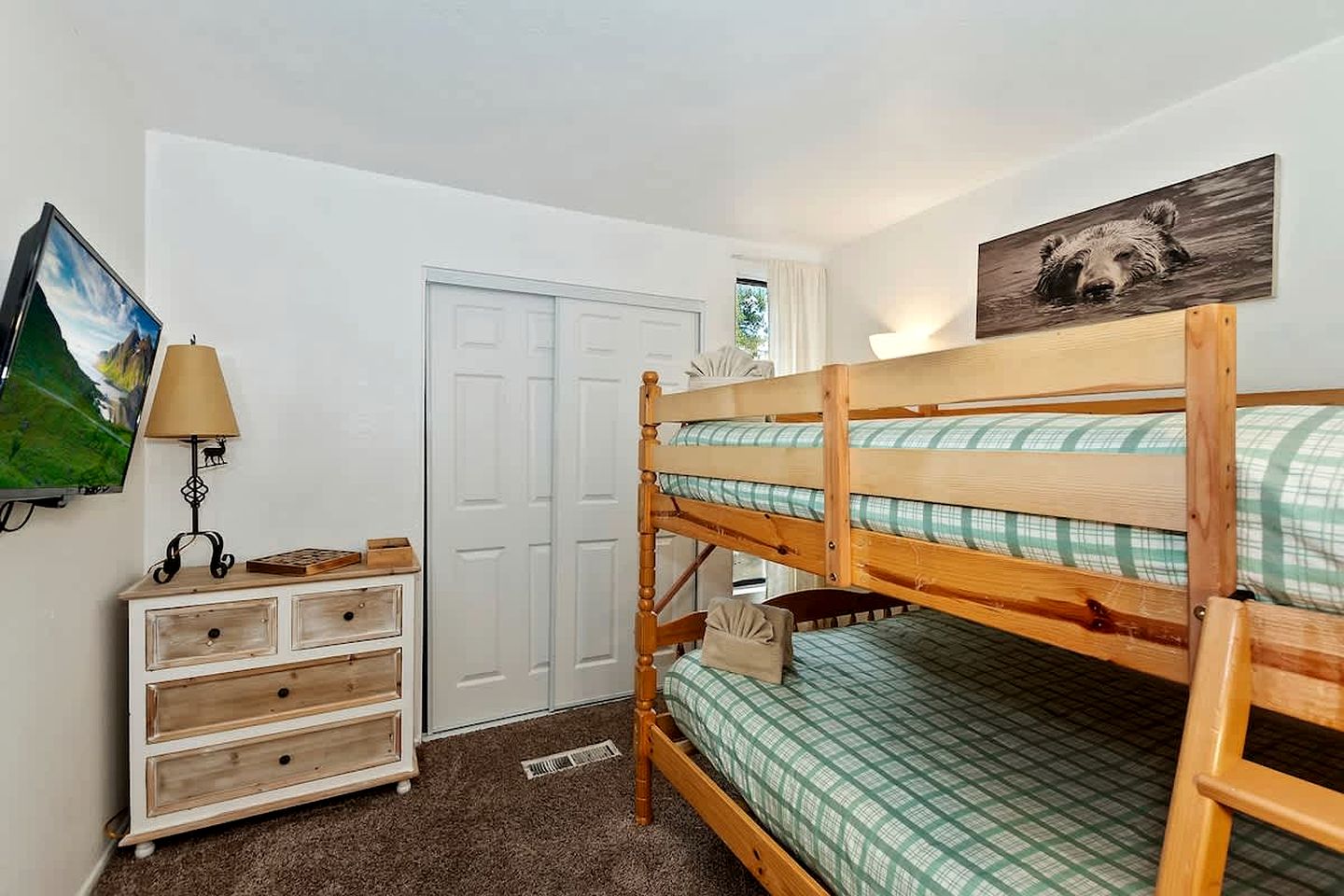 Spectacular Suite Close to Great Hiking Trails in Big Bear Lake, California