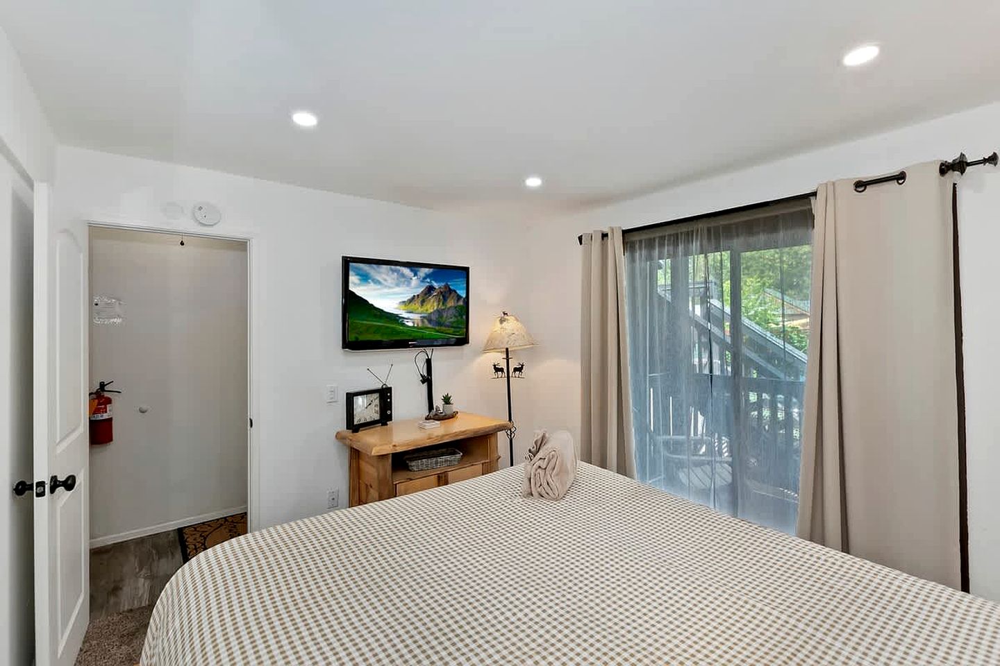 Spectacular Suite Close to Great Hiking Trails in Big Bear Lake, California