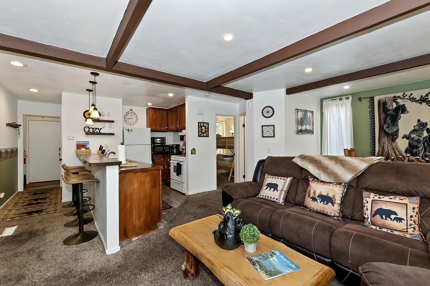 Charming Condo W/ Hot Tub & Pet Friendly