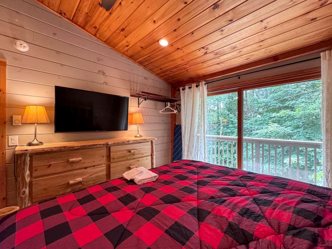 Spectacular Cottage with Fireplace and Swimming Pool in Bartlett, New Hampshire