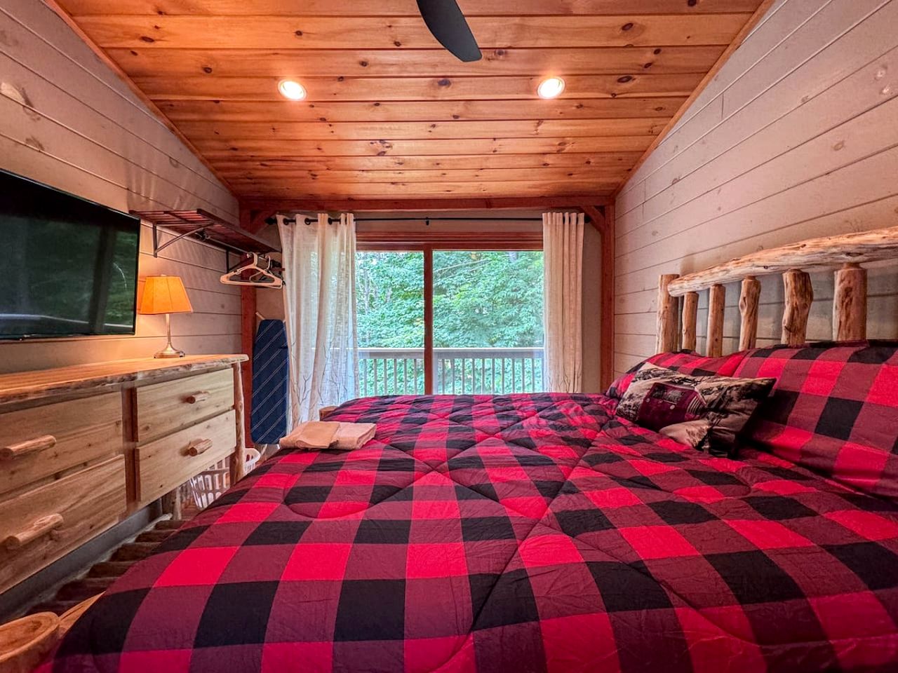 Spectacular Cottage with Fireplace and Swimming Pool in Bartlett, New Hampshire