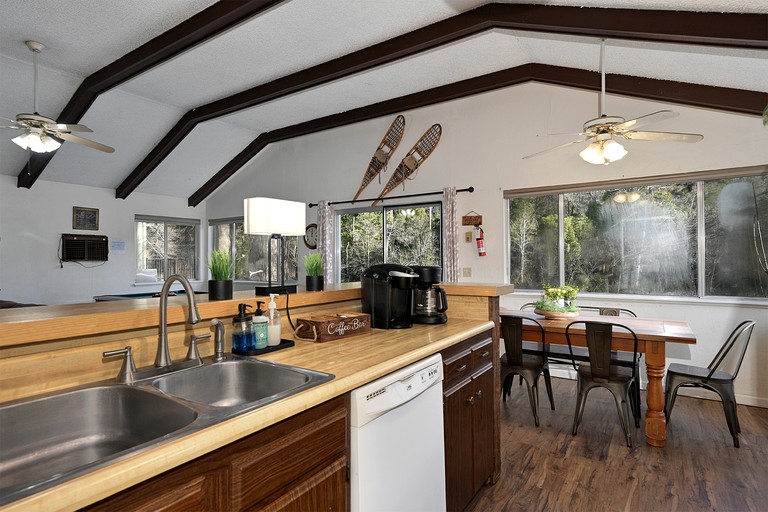 Cottages (United States of America, Castella, California)