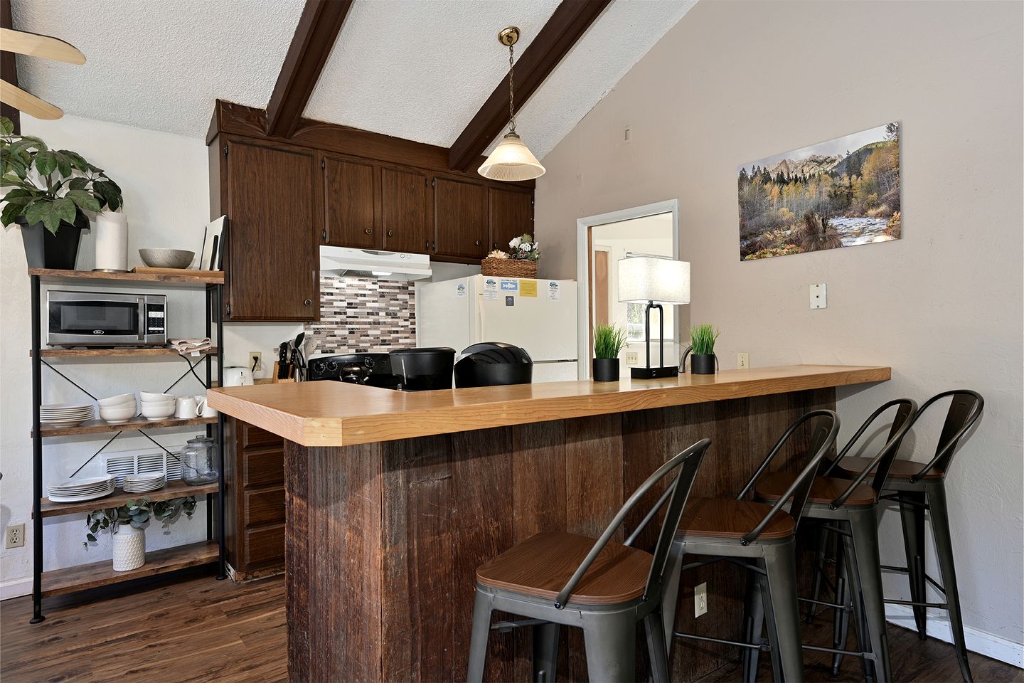 Spectacular Cottage with Nice Sights in Castella, California