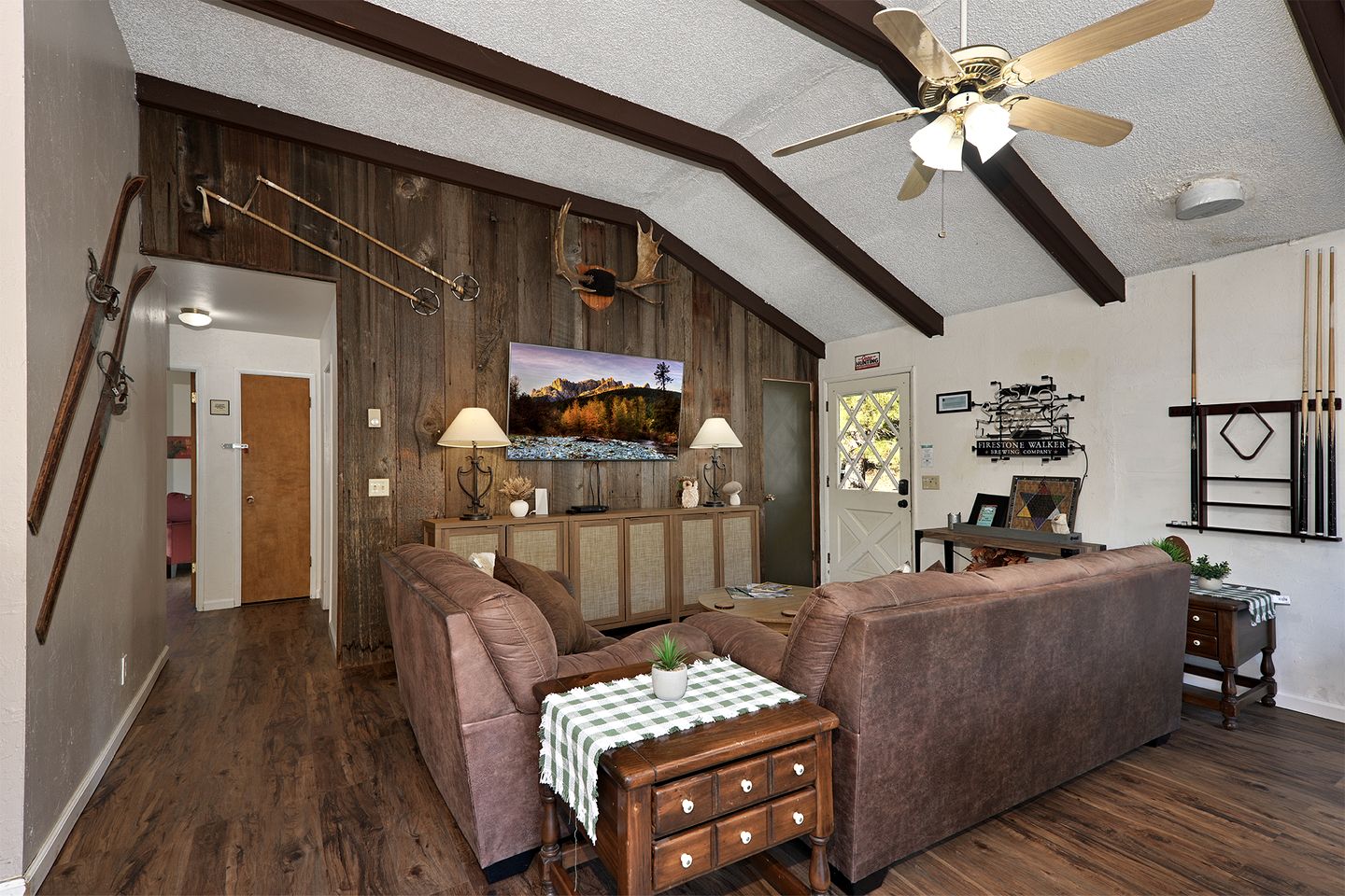 Spectacular Cottage with Nice Sights in Castella, California