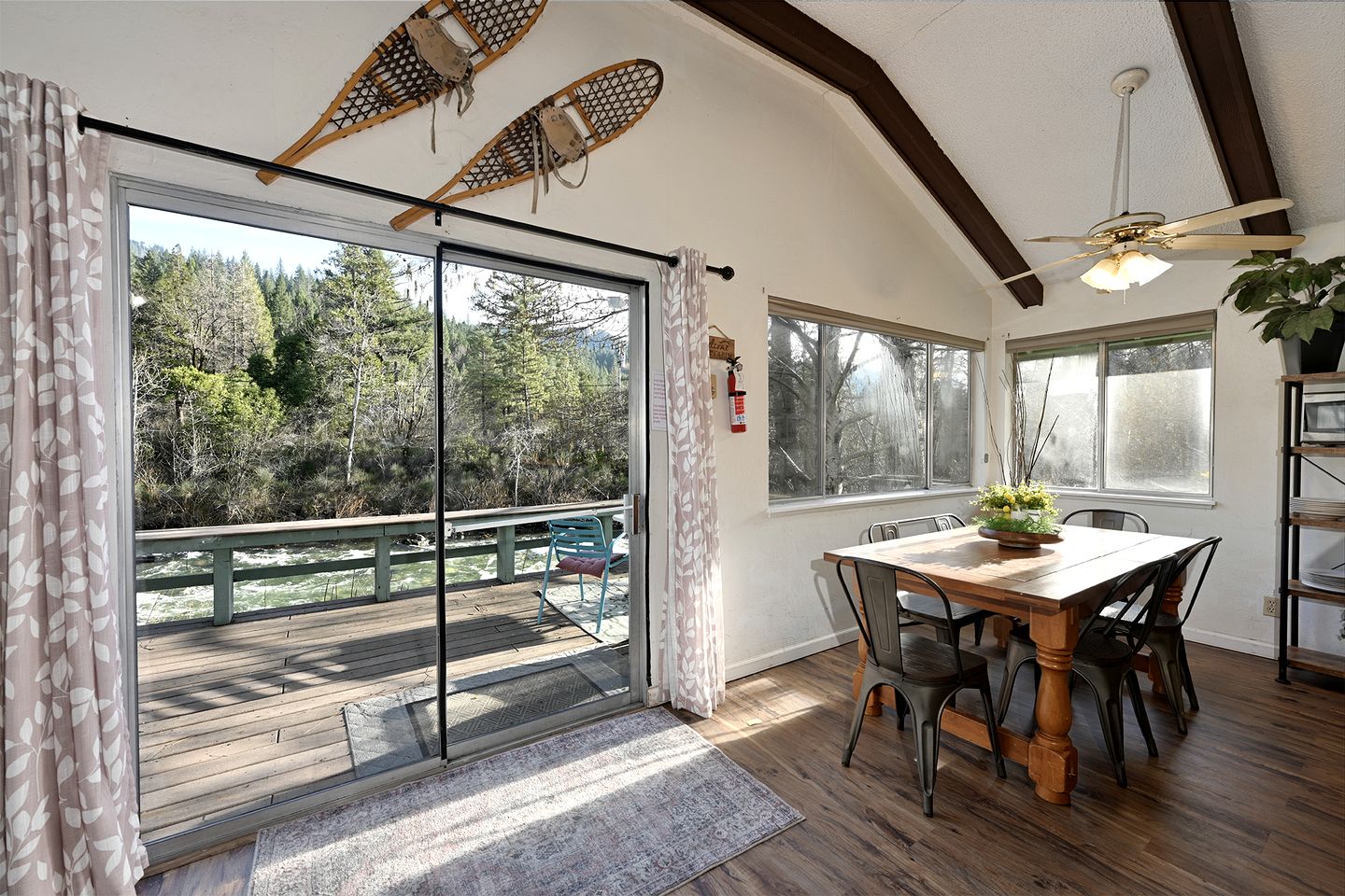 Spectacular Cottage with Nice Sights in Castella, California