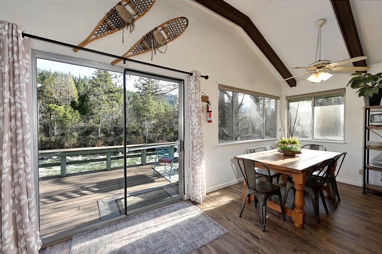 Cottages (United States of America, Castella, California)