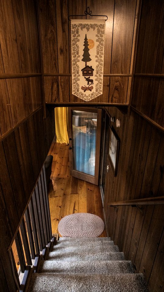 Spectacular Creekfront Cabin with Hot-tub in Gatlinburg, Tennessee