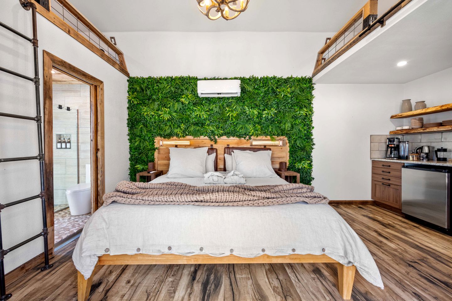 A+ Privacy | Romantic Lux | Sauna | Hot/Cold Pool in Texas