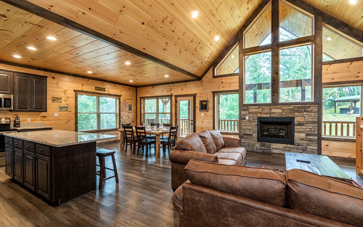 Spectacular Gatlinburg Cabin with Hot Tub & EV Charger near Great Smoky Mountains, Tennessee