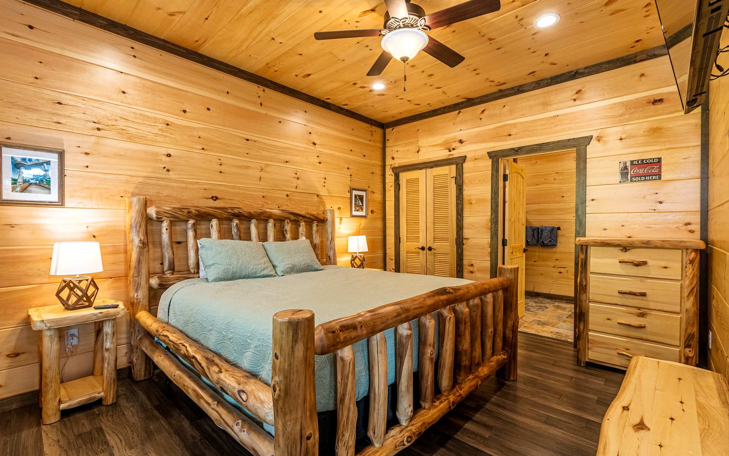 Spectacular Gatlinburg Cabin with Hot Tub & EV Charger near Great Smoky Mountains, Tennessee