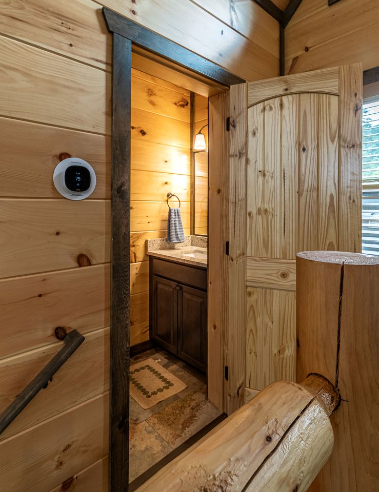 Spectacular Gatlinburg Cabin with Hot Tub & EV Charger near Great Smoky Mountains, Tennessee