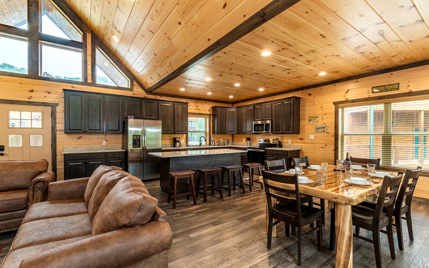 Spectacular Gatlinburg Cabin with Hot Tub & EV Charger near Great Smoky Mountains, Tennessee
