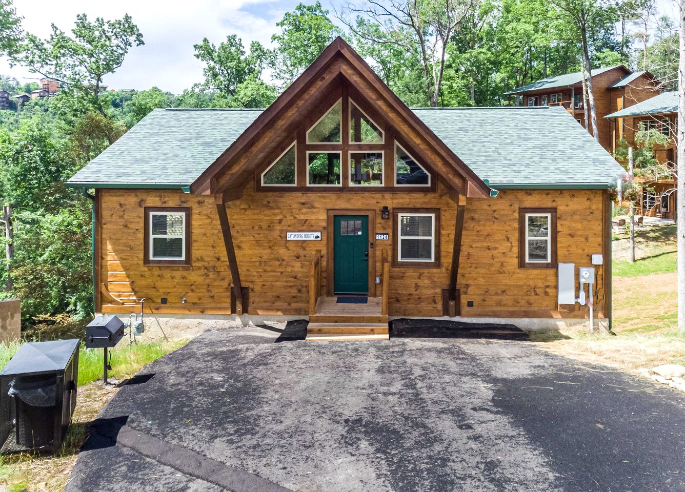Spectacular Gatlinburg Cabin with Hot Tub & EV Charger near Great Smoky Mountains, Tennessee