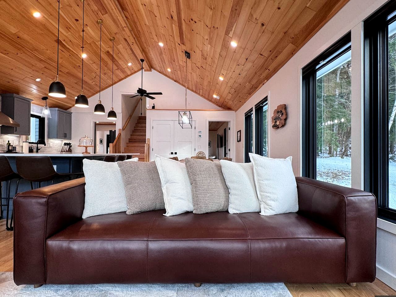 Spectacular Lakefront Villa with Pool Table, Sauna, Jacuzzi and Breathtaking Views in Maine