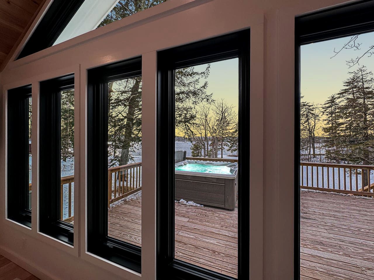 Spectacular Lakefront Villa with Pool Table, Sauna, Jacuzzi and Breathtaking Views in Maine
