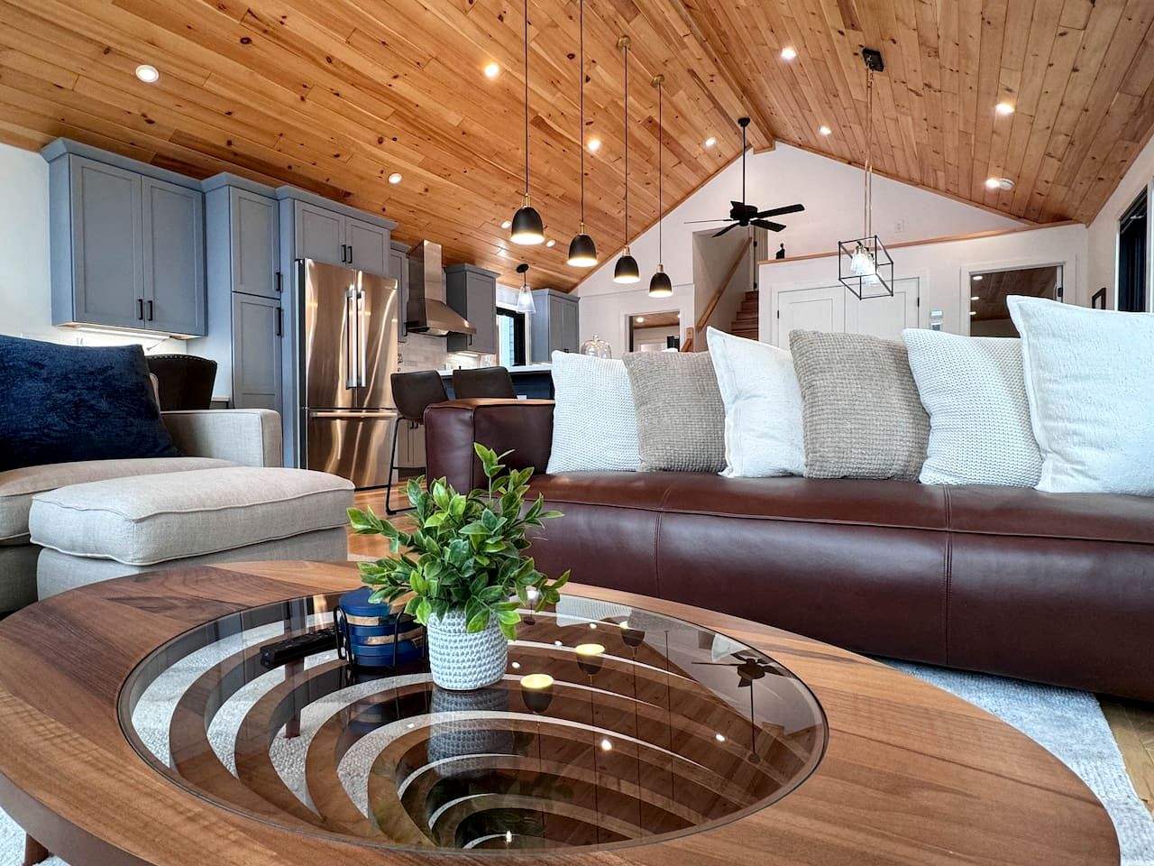 Spectacular Lakefront Villa with Pool Table, Sauna, Jacuzzi and Breathtaking Views in Maine