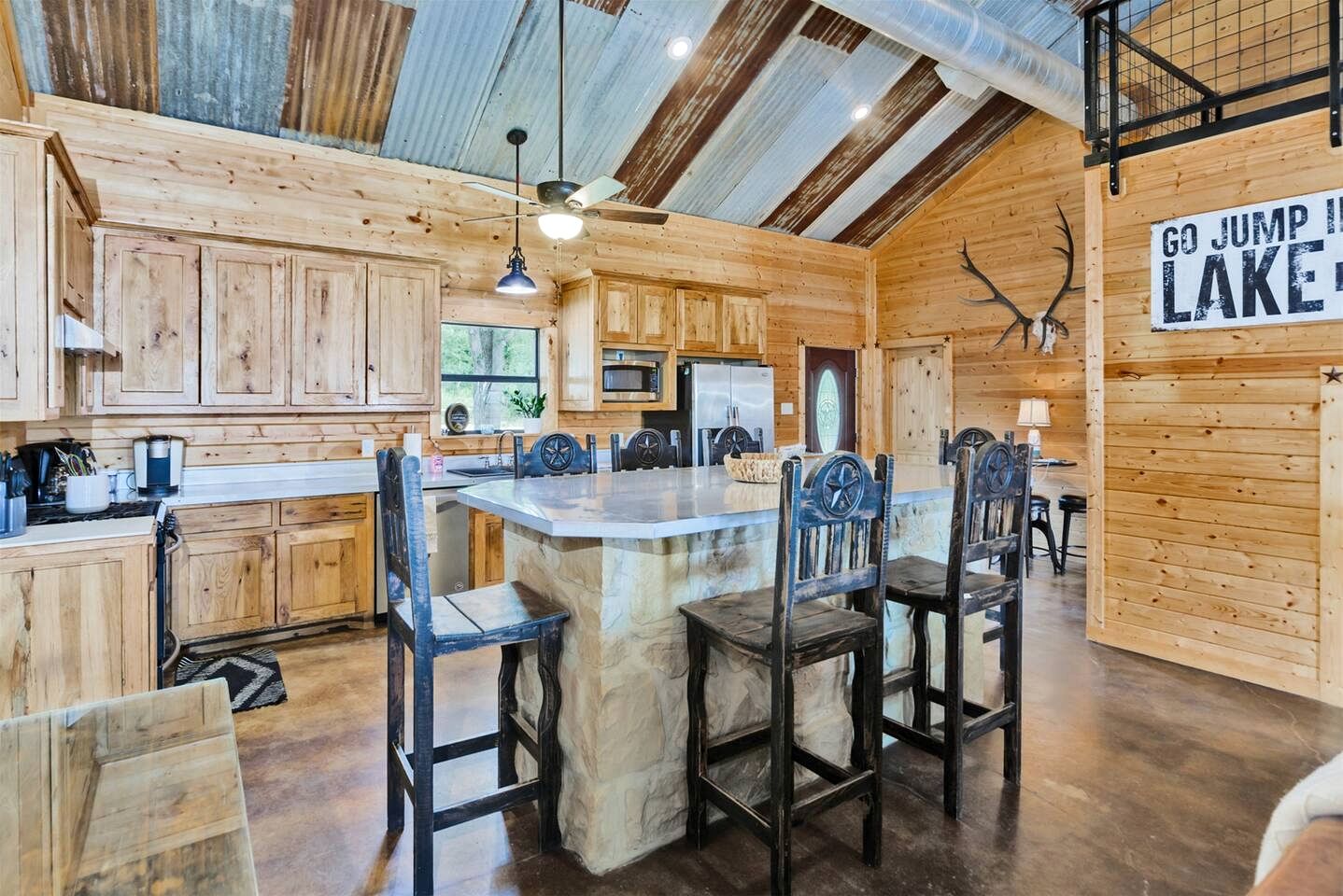 Spectacular Lakehouse with Private Dock in Chico, Texas