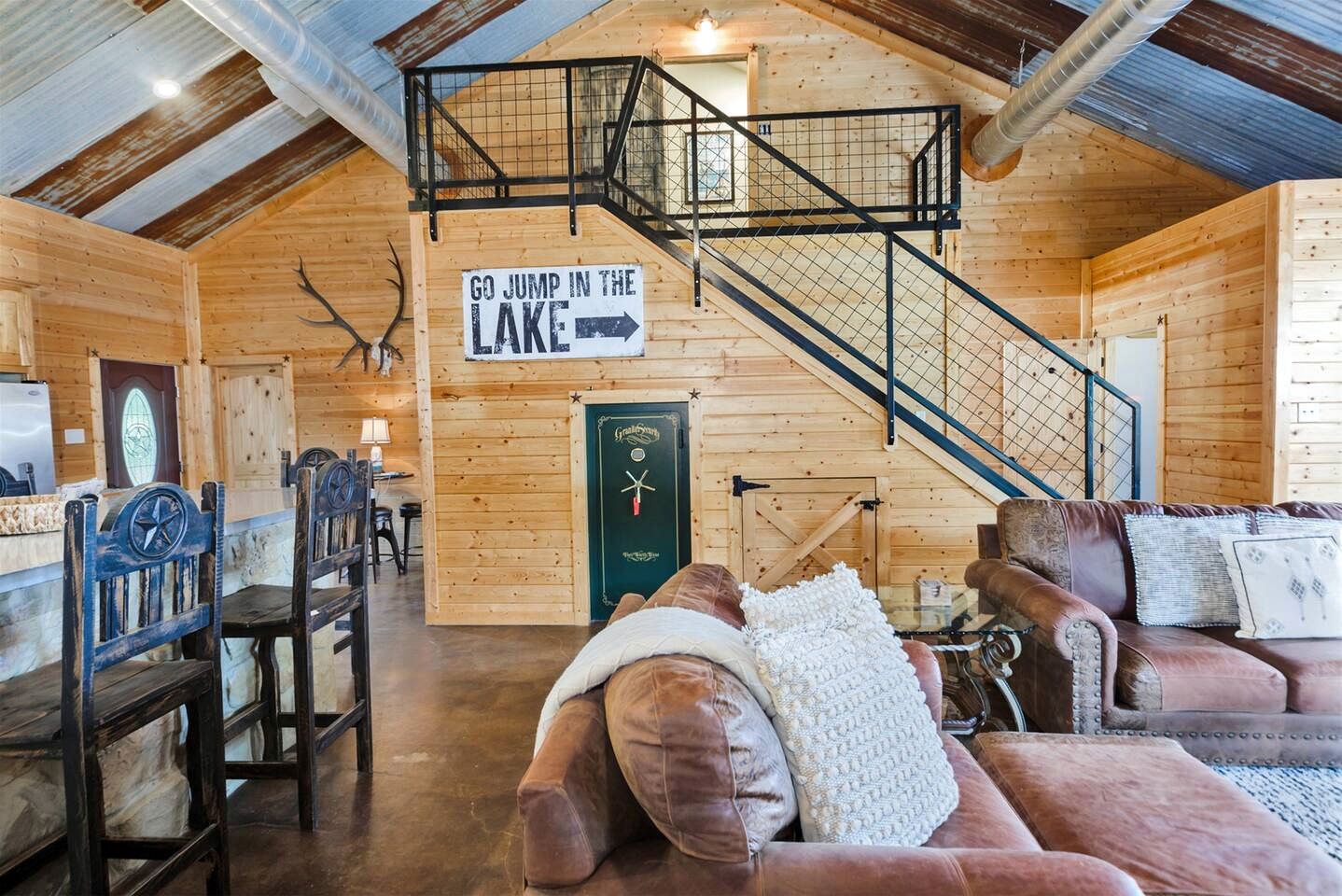 Spectacular Lakehouse with Private Dock in Chico, Texas