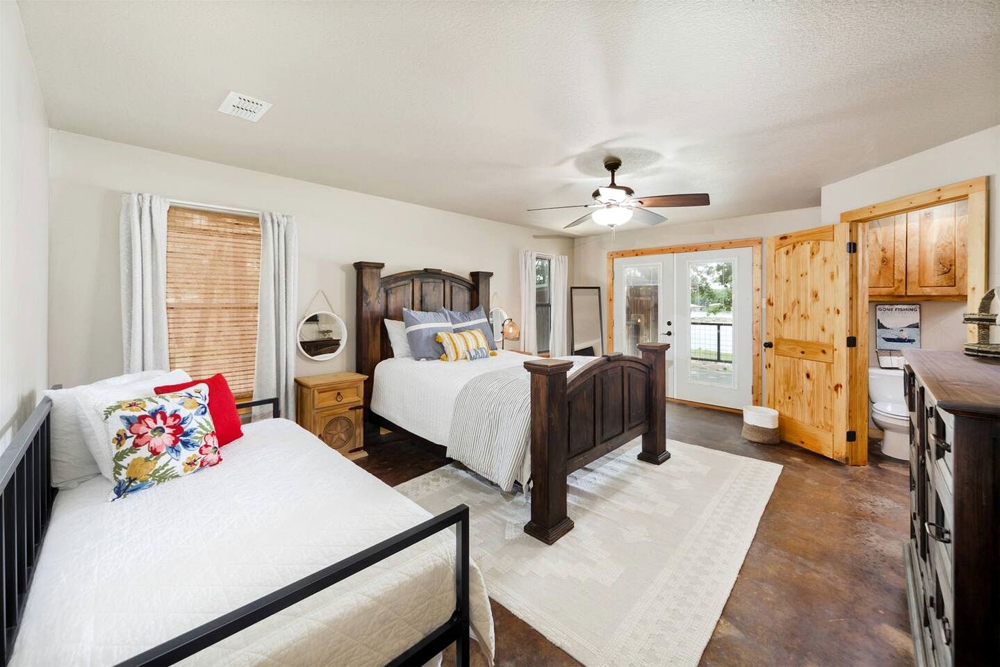 Spectacular Lakehouse with Private Dock in Chico, Texas