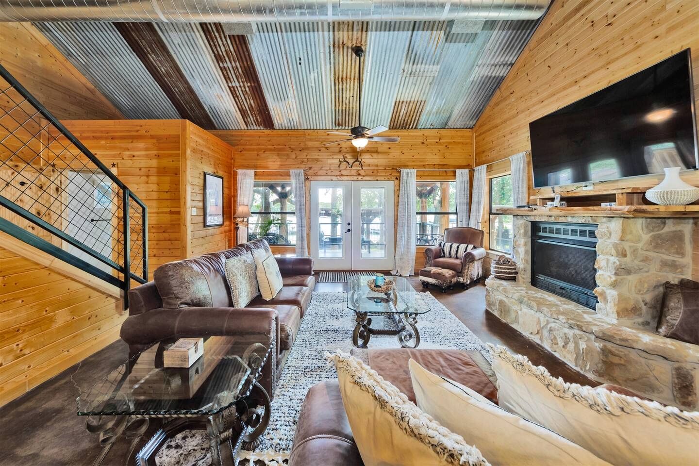 Spectacular Lakehouse with Private Dock in Chico, Texas