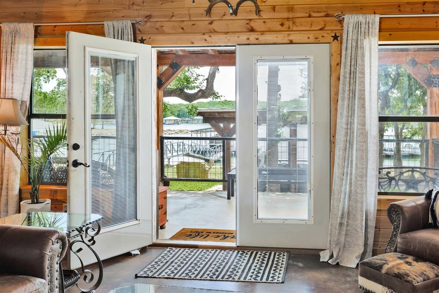 Spectacular Lakehouse with Private Dock in Chico, Texas