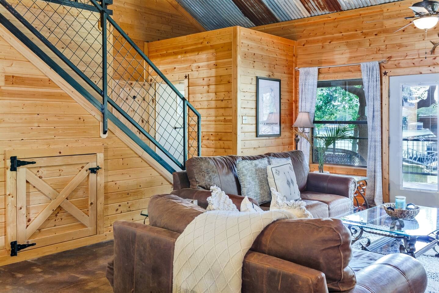 Spectacular Lakehouse with Private Dock in Chico, Texas