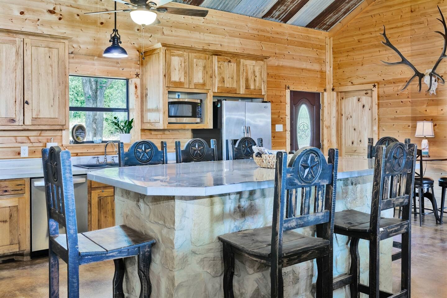 Spectacular Lakehouse with Private Dock in Chico, Texas