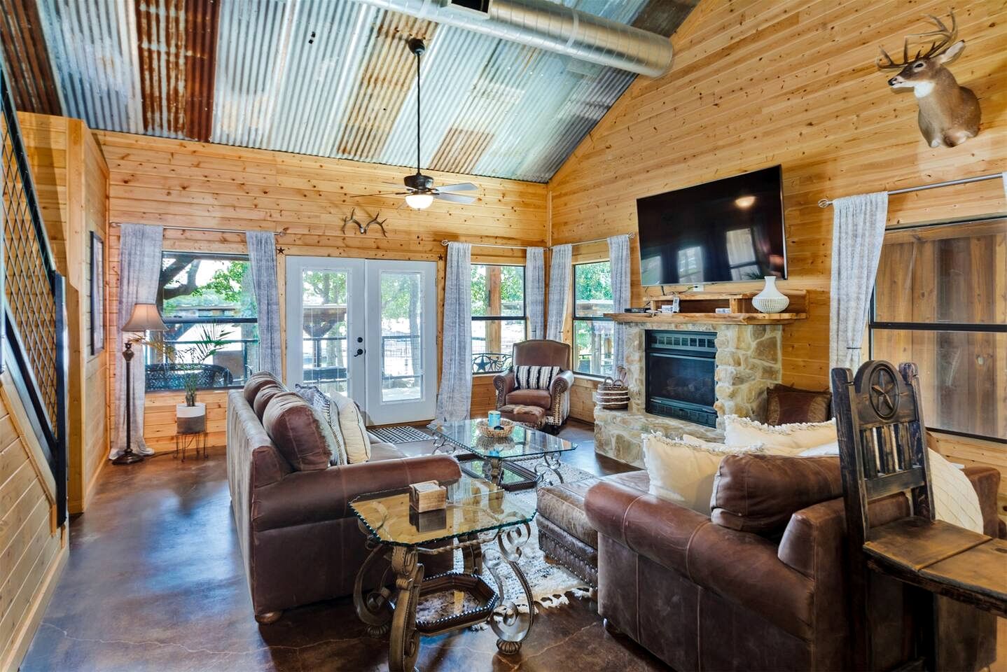 Spectacular Lakehouse with Private Dock in Chico, Texas