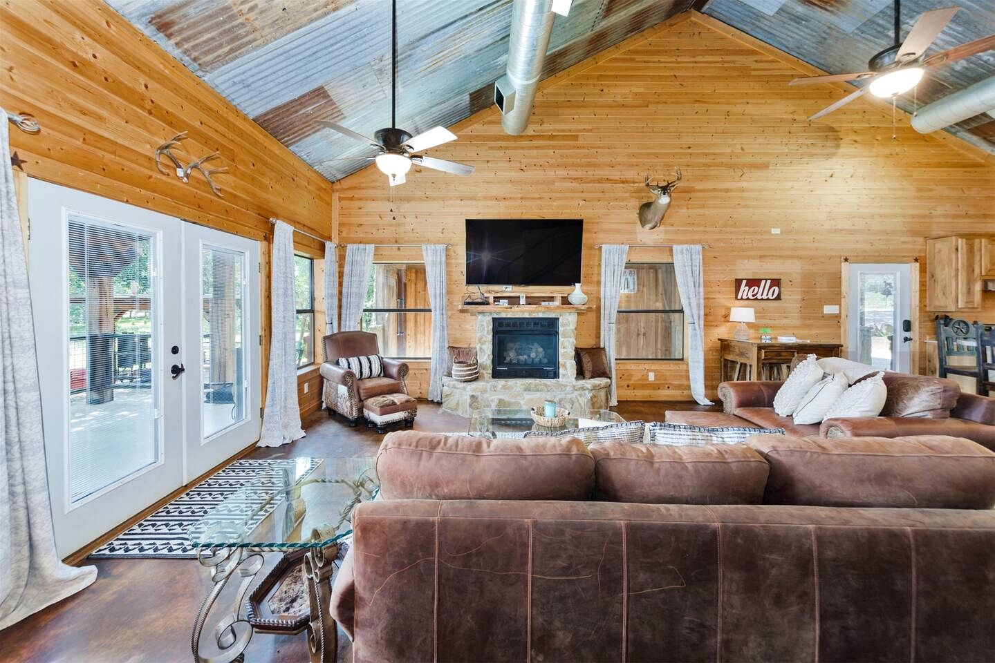 Spectacular Lakehouse with Private Dock in Chico, Texas