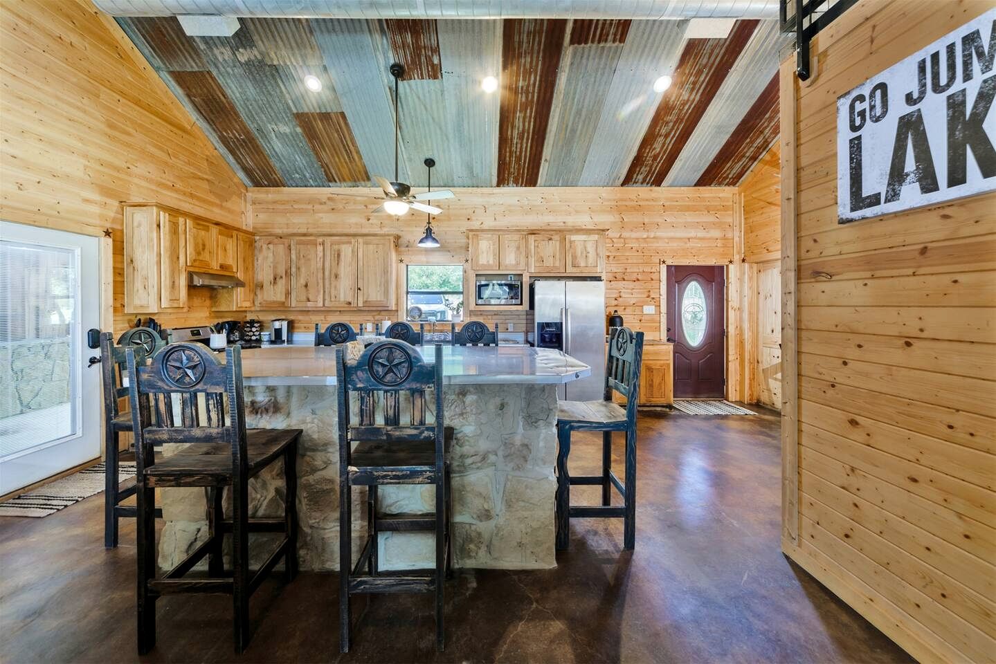Spectacular Lakehouse with Private Dock in Chico, Texas