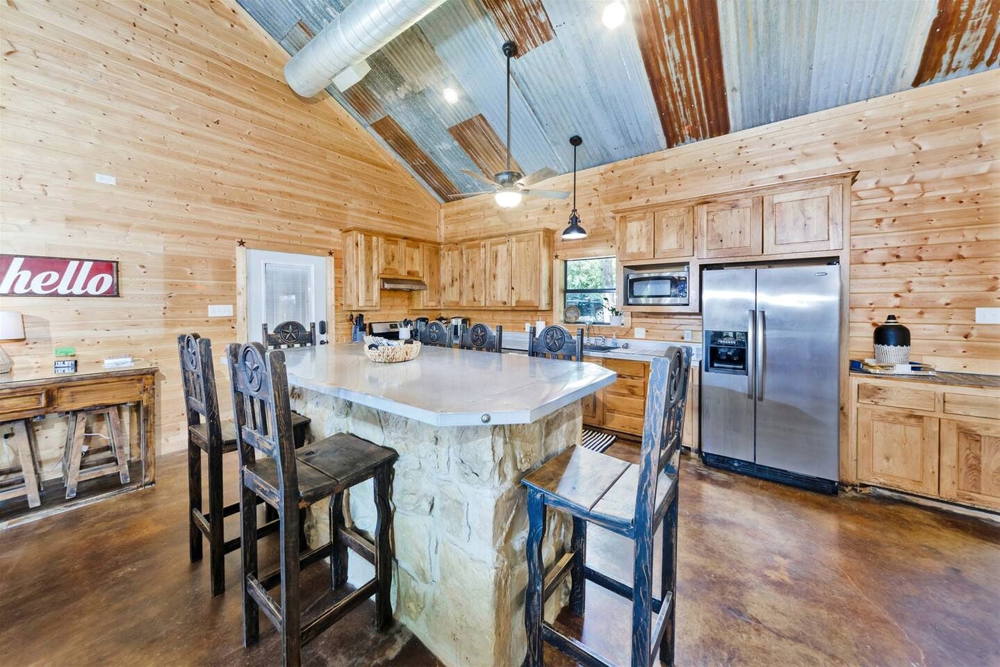 Spectacular Lakehouse with Private Dock in Chico, Texas